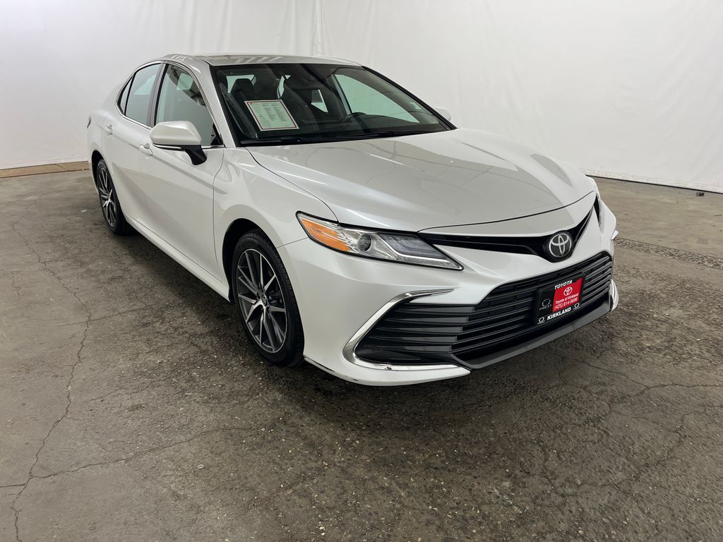 2024 Toyota Camry XLE's photo