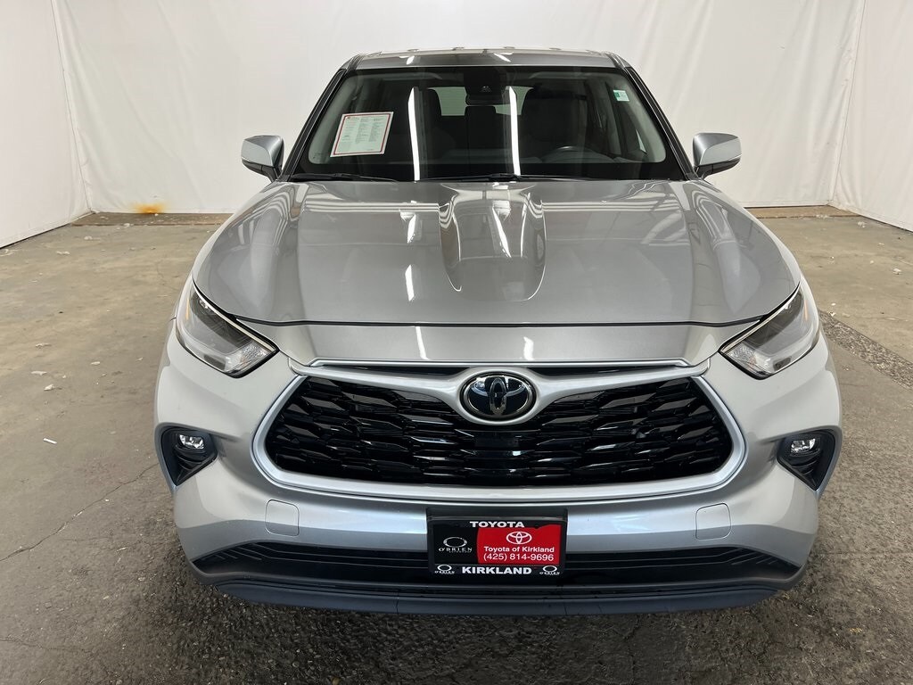2024 Toyota Highlander LE photo 2