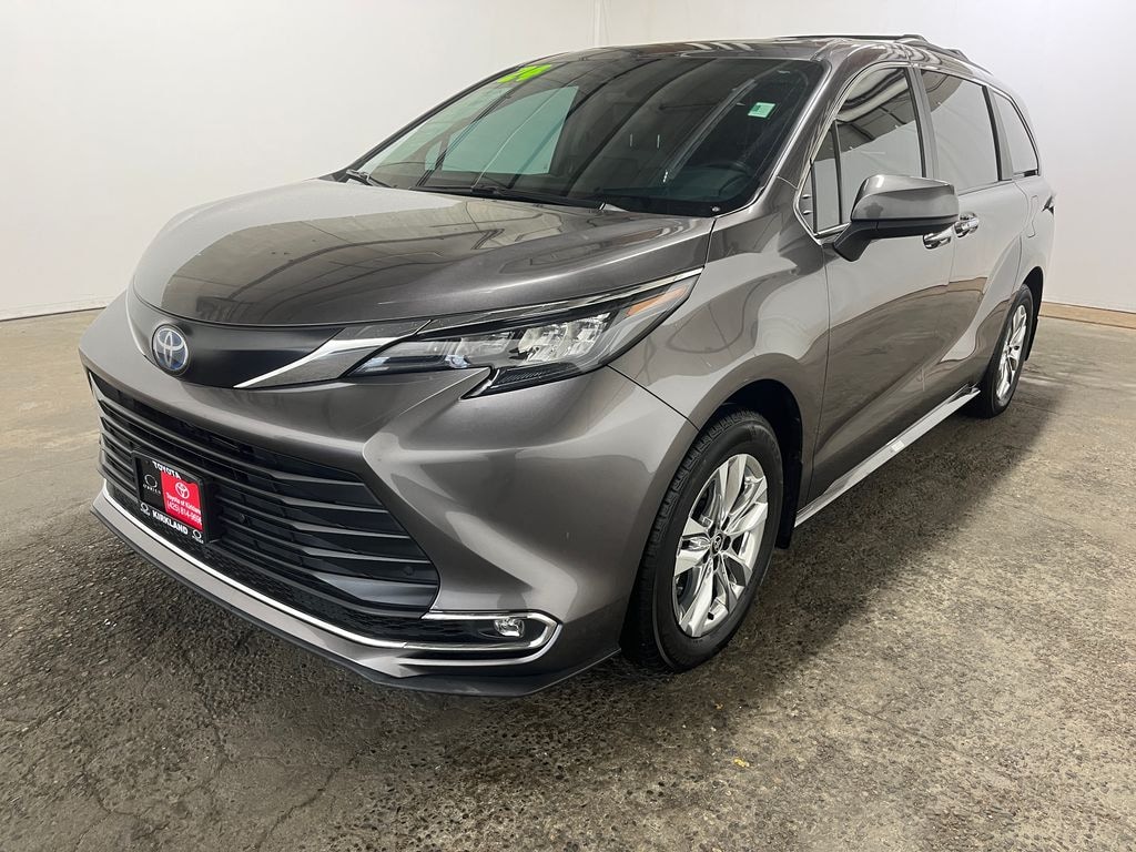 Used 2024 Toyota Sienna XLE Minivan/Van