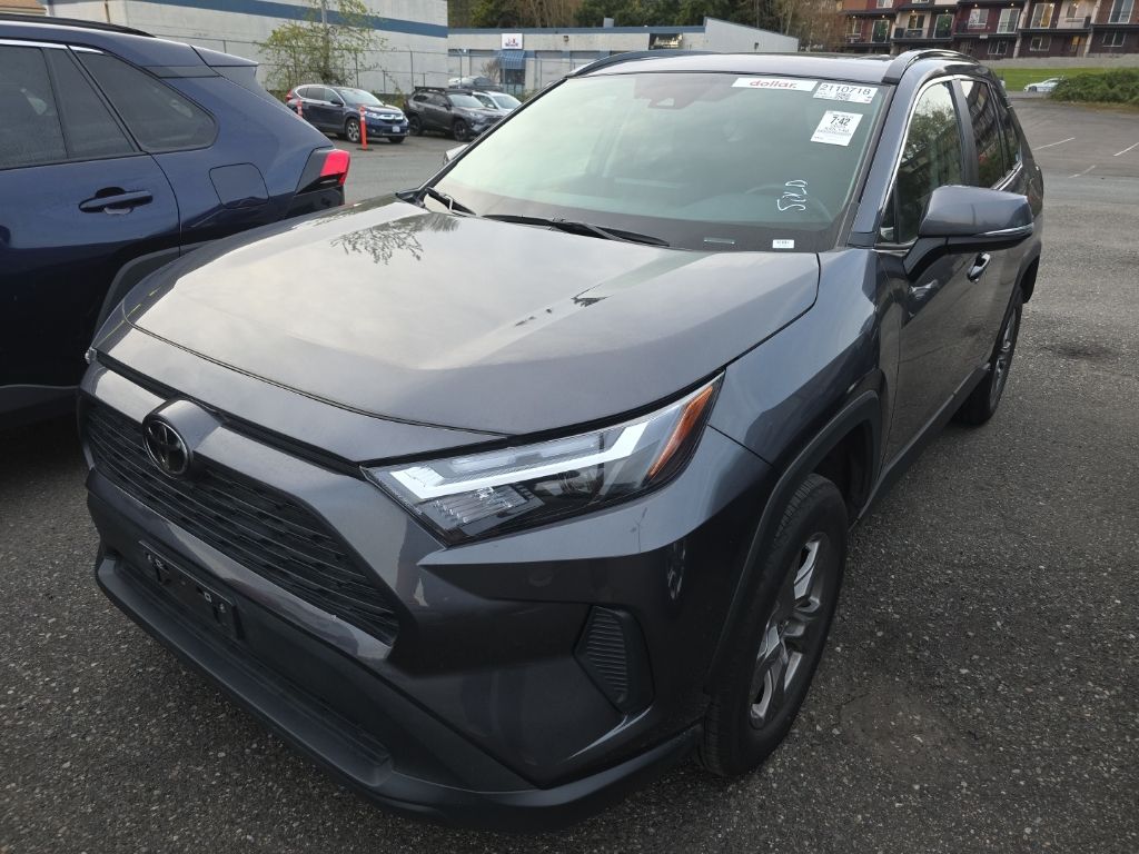 2024 Toyota RAV4 XLE AWD's photo