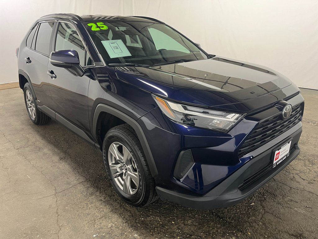 2025 Toyota RAV4 Hybrid XLE AWD's photo