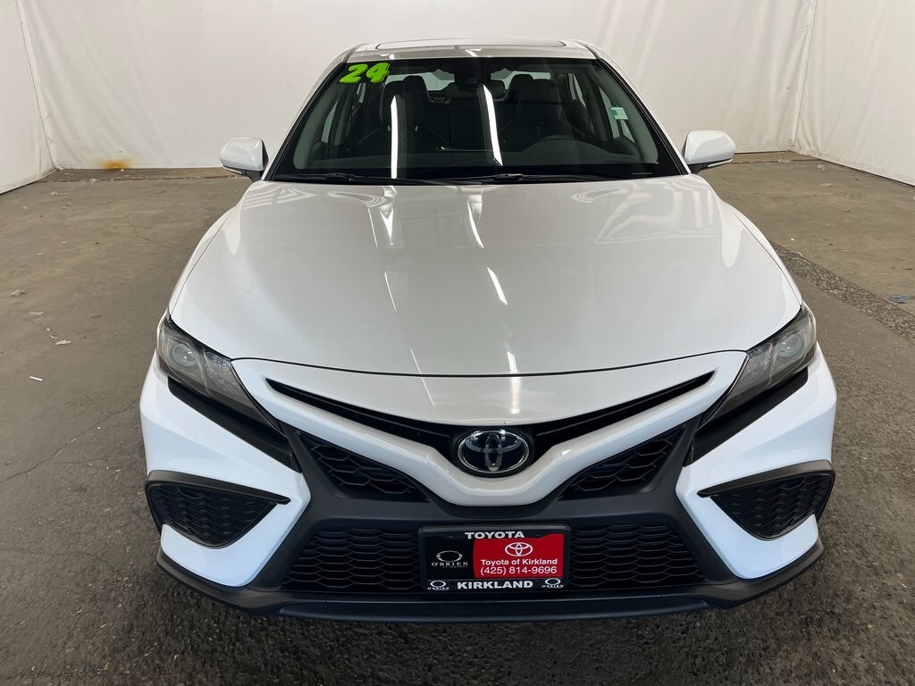 2024 Toyota Camry SE photo 2