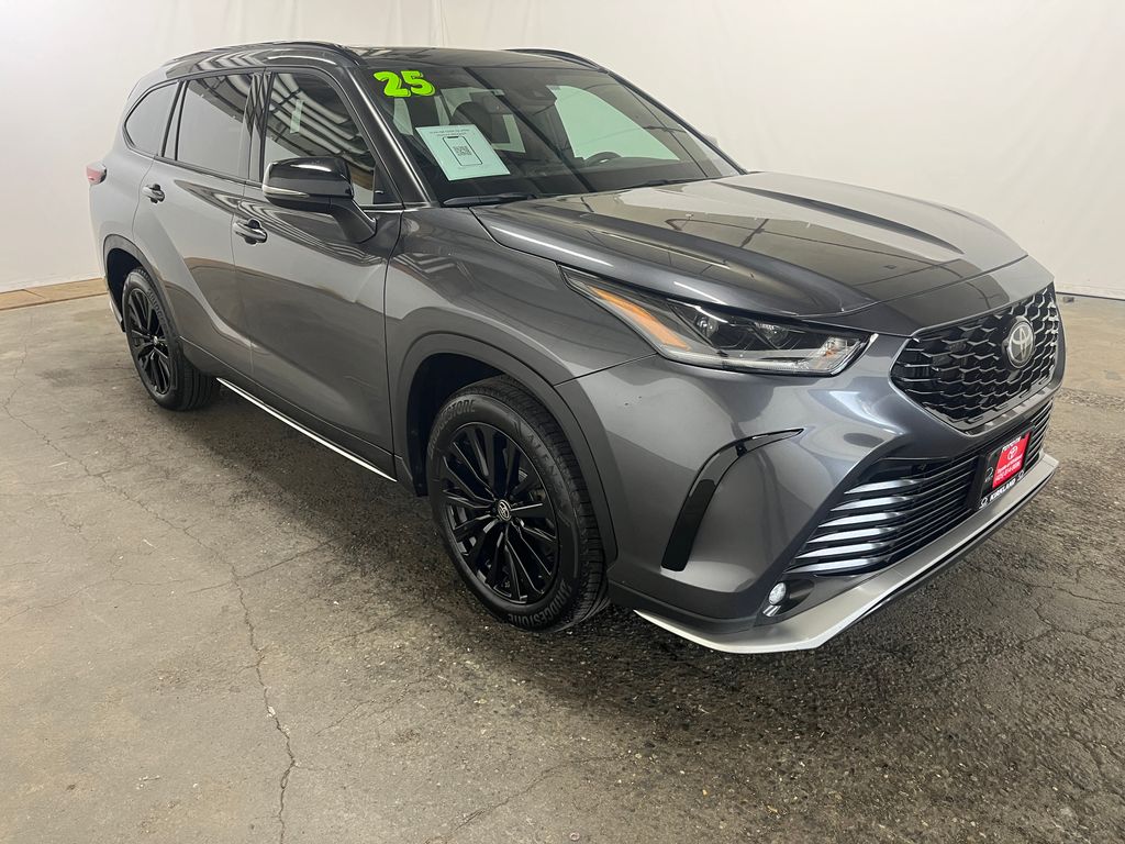 2025 Toyota Highlander XSE AWD's photo