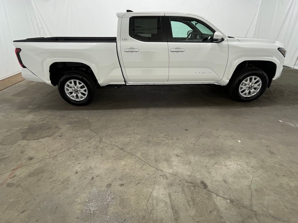 2026 Toyota Tacoma SR5 - Photo 9