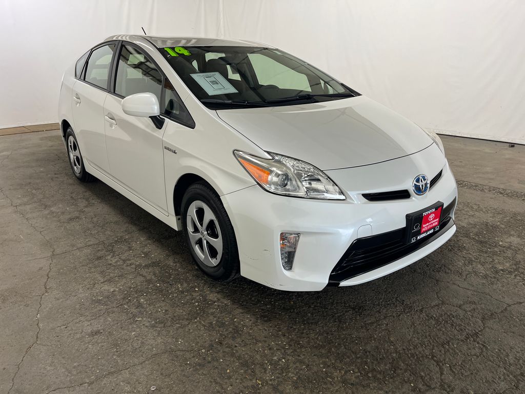 2014 Toyota Prius Three's photo