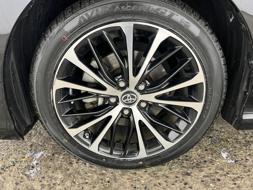 Used 2018 Toyota Camry SE Sedan