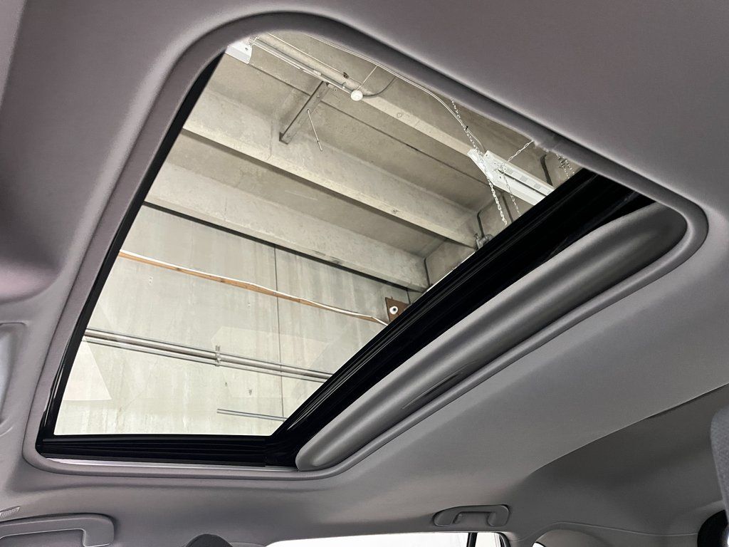 2024 Toyota RAV4 XLE - Photo 23