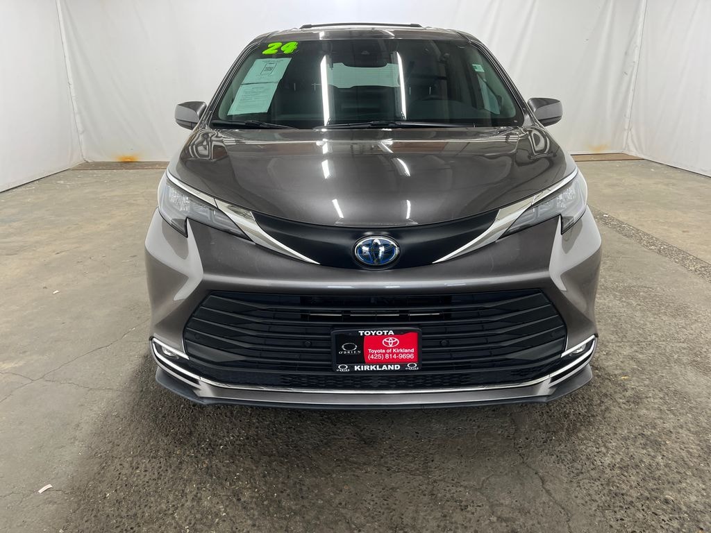 Used 2024 Toyota Sienna XLE Minivan/Van