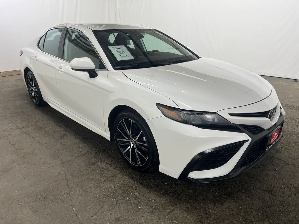 2024 Toyota Camry SE AWD's photo