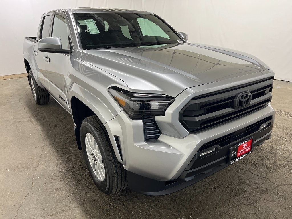 2025 Toyota Tacoma SR5's photo