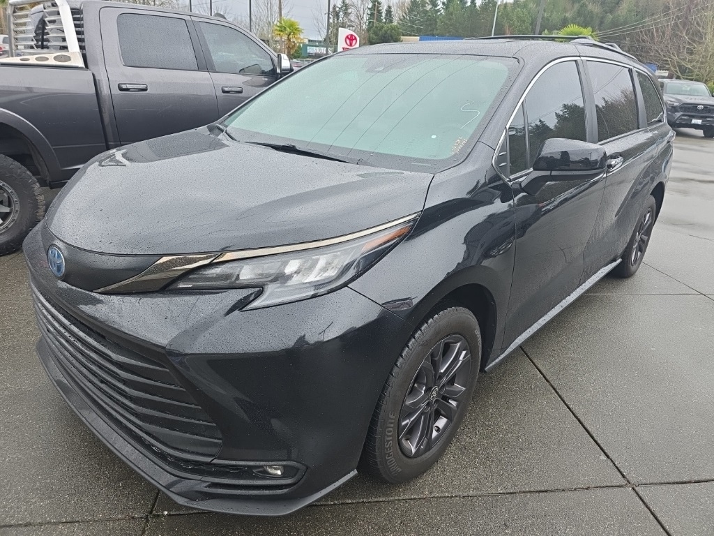 2024 Toyota Sienna Woodland Edition's photo