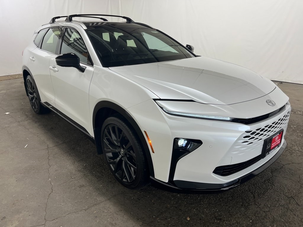 2025 Toyota Crown Signia Limited's photo