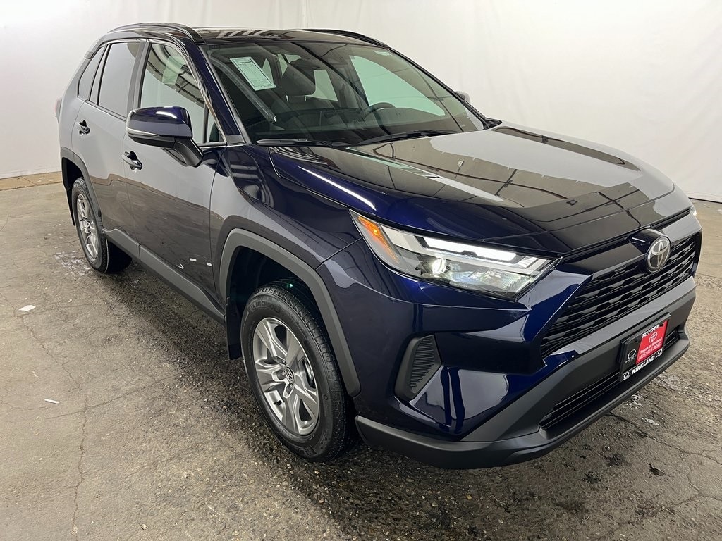 2025 Toyota RAV4 XLE's photo