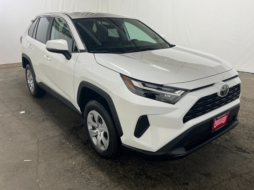 2025 Toyota RAV4 LE's photo