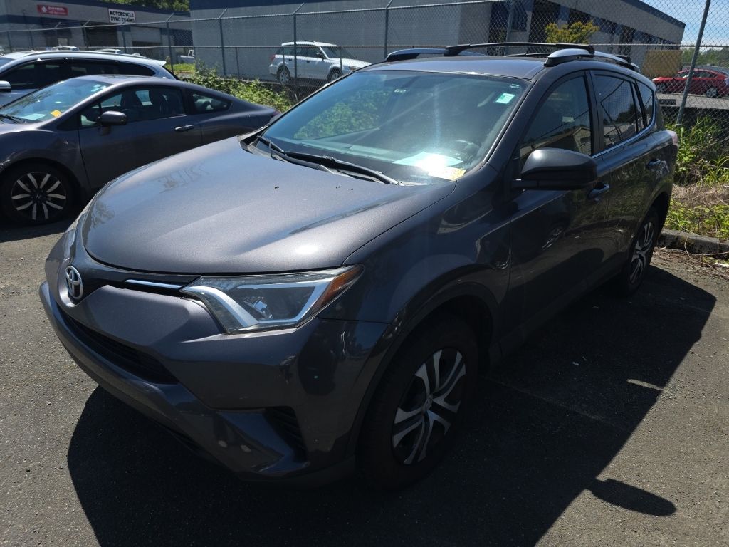 2016 Toyota RAV4 LE's photo