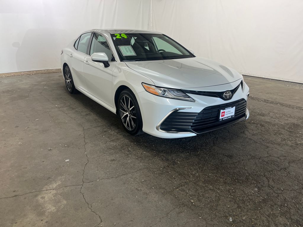 2024 Toyota Camry XLE's photo