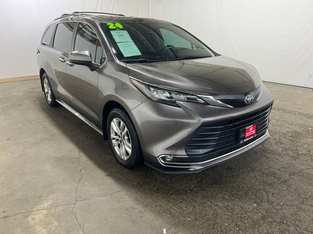 Used 2024 Toyota Sienna XLE Minivan/Van