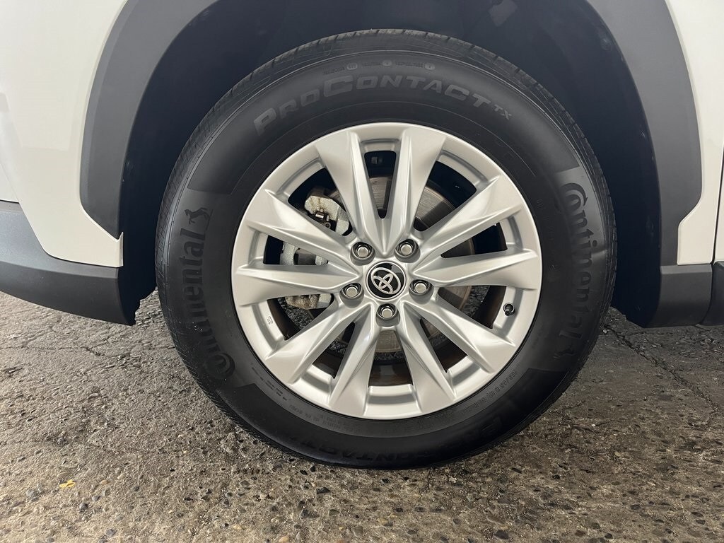 2022 Toyota Corolla Cross LE photo 4