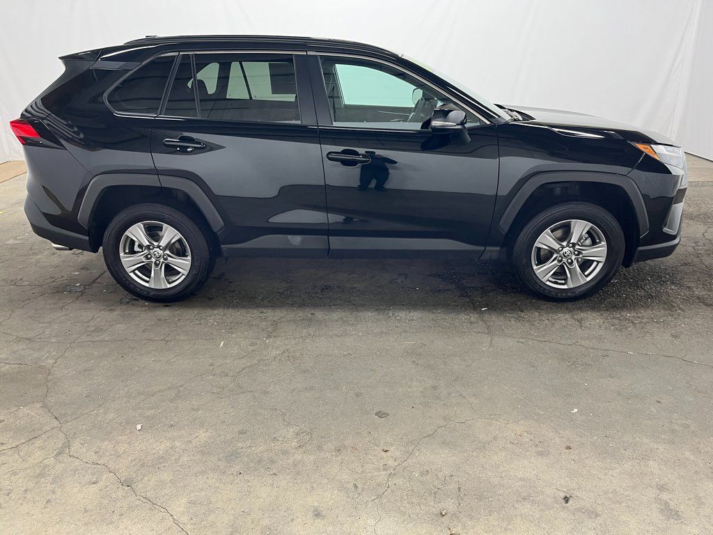 2024 Toyota RAV4 XLE - Photo 8