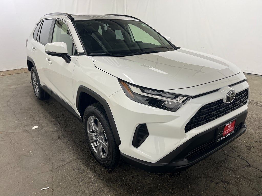 2025 Toyota RAV4 XLE's photo