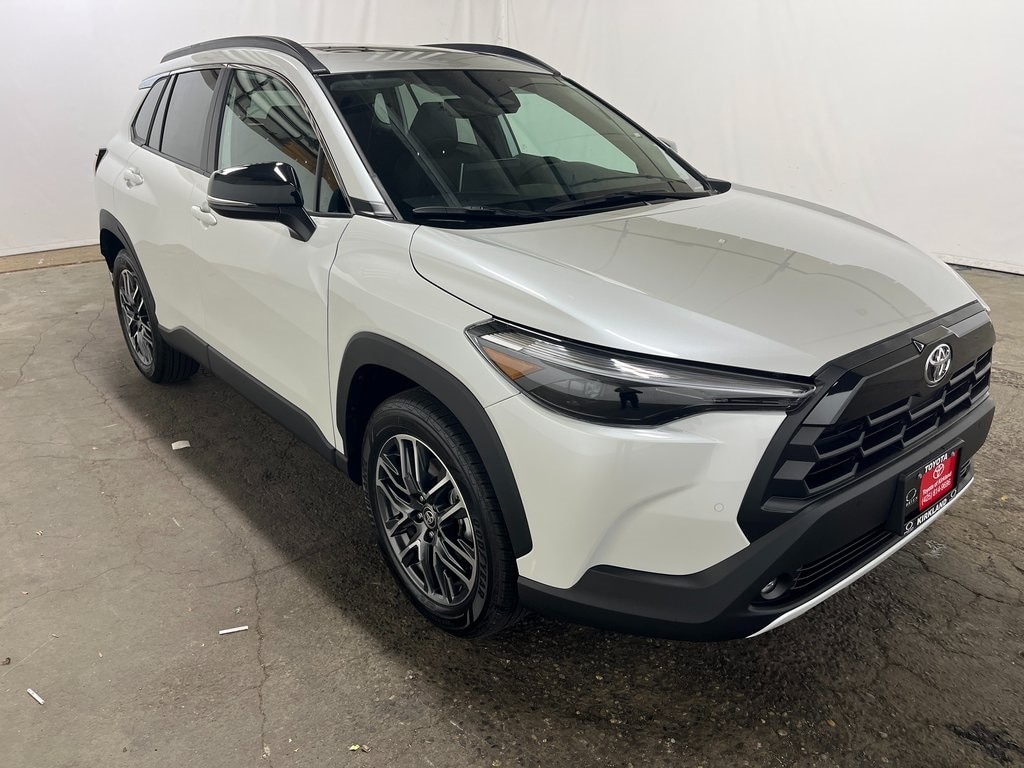 2026 Toyota Corolla Cross XLE's photo