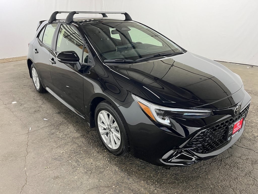 2026 Toyota Corolla Hatchback SE's photo