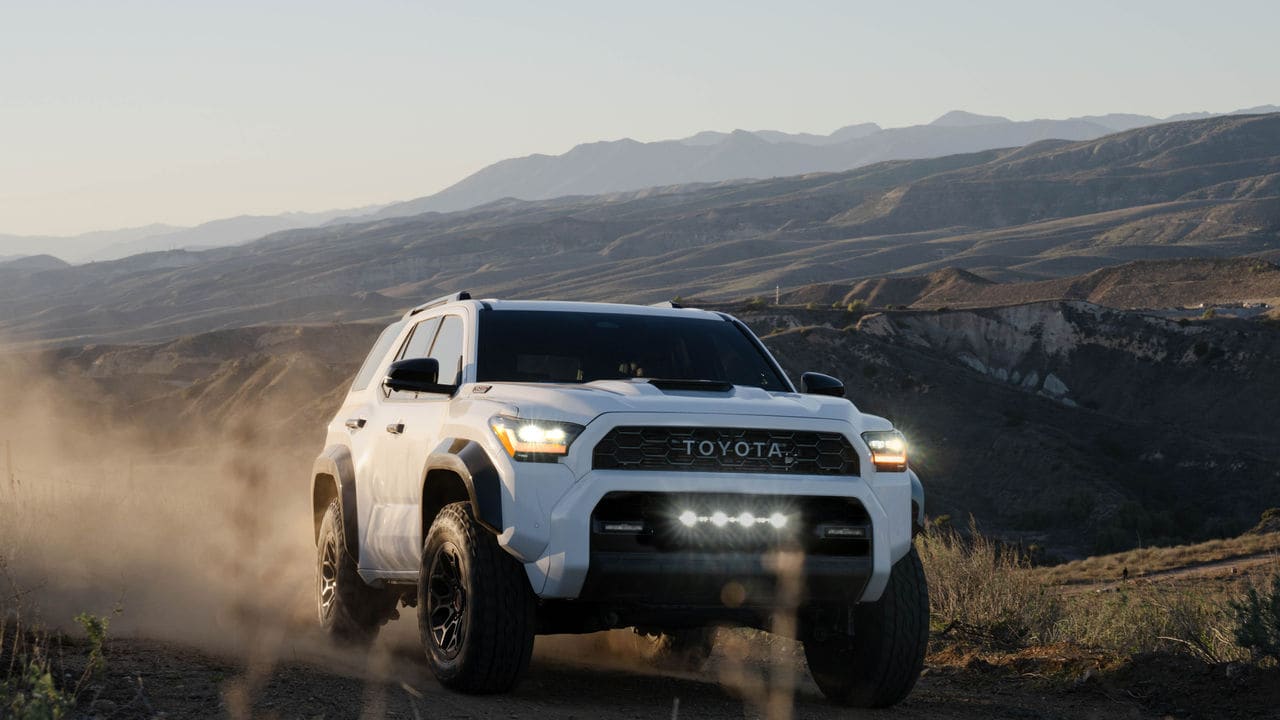 FRN_MY25_4Runner_Landia_Shot_003_front%20(web).jpeg
