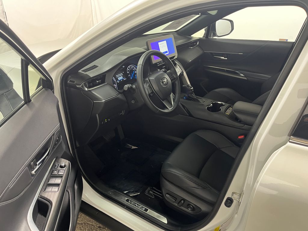 2024 Toyota Venza Nightshade - Photo 9