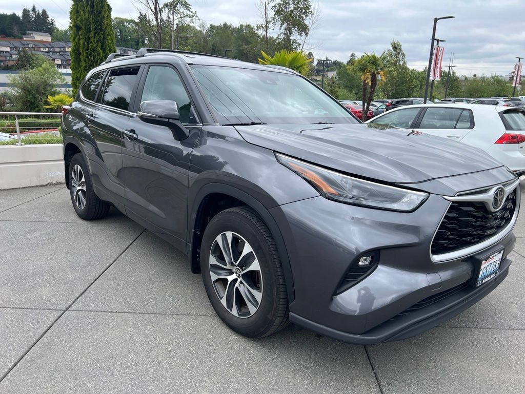 2023 Toyota Highlander XLE AWD's photo