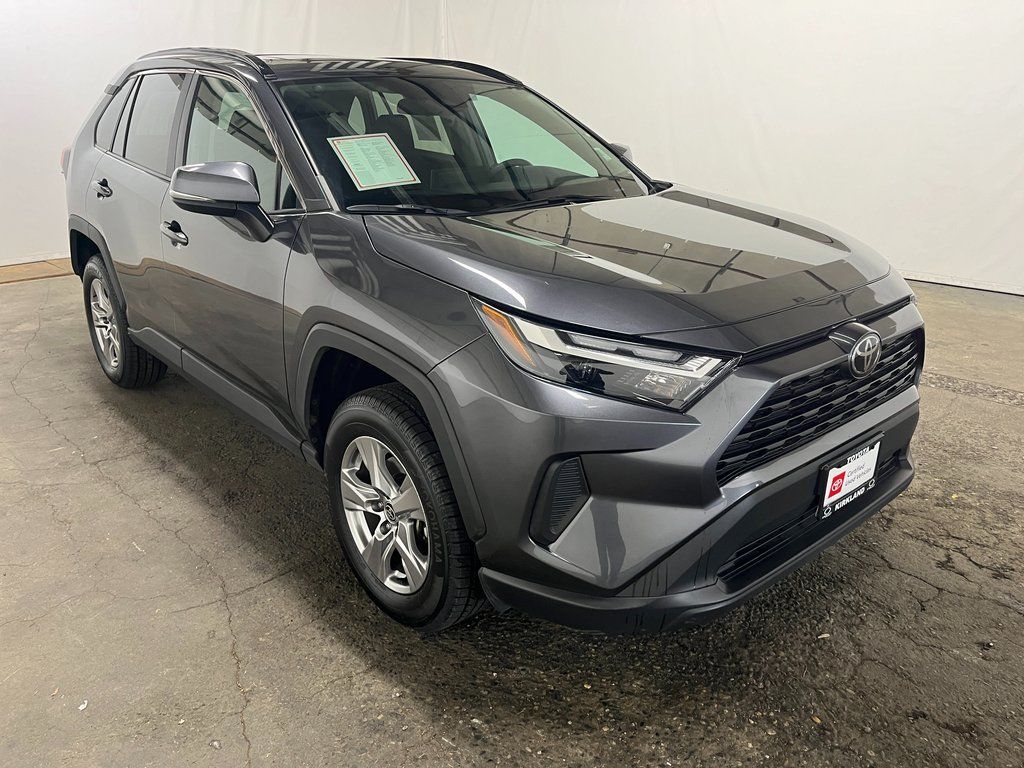 2024 Toyota RAV4 XLE AWD's photo