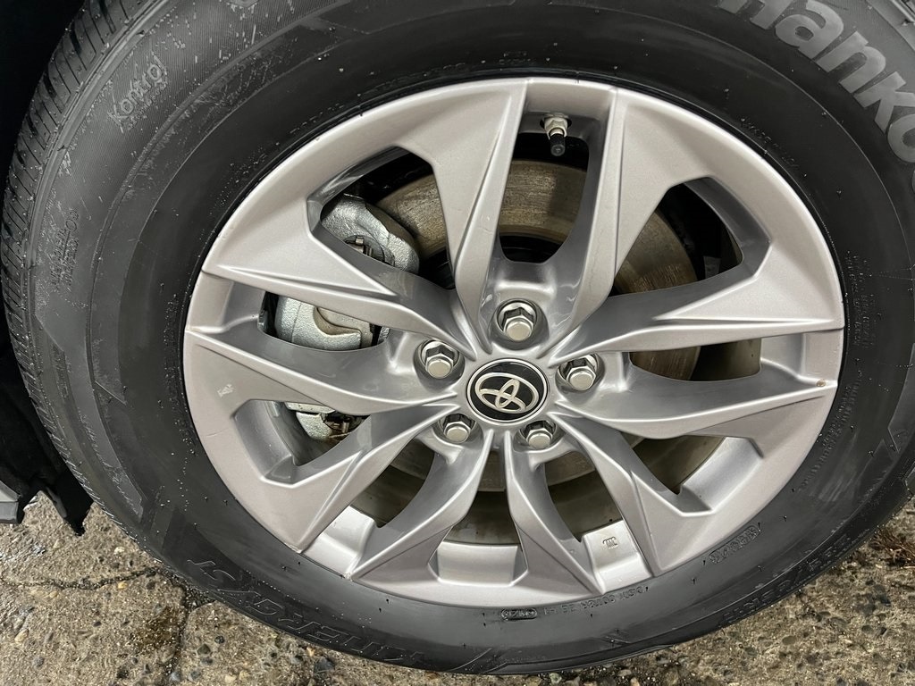 Certified 2025 Toyota Sienna XLE Minivan/Van