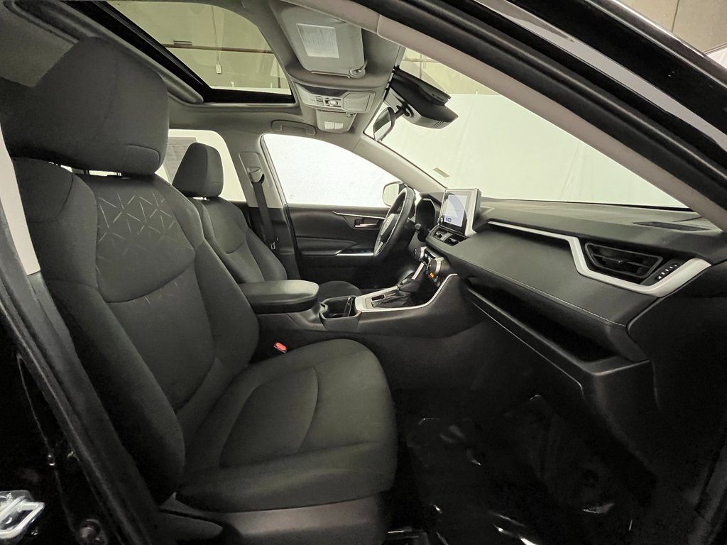 2024 Toyota RAV4 XLE - Photo 12