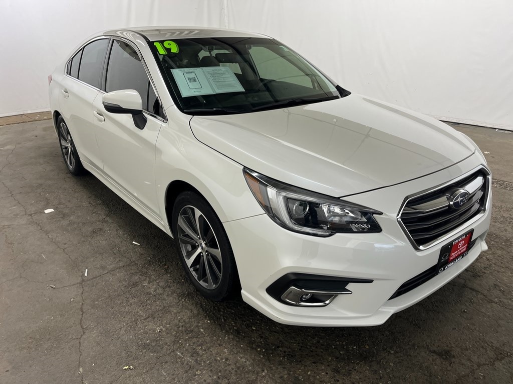 2019 Subaru Legacy Limited's photo