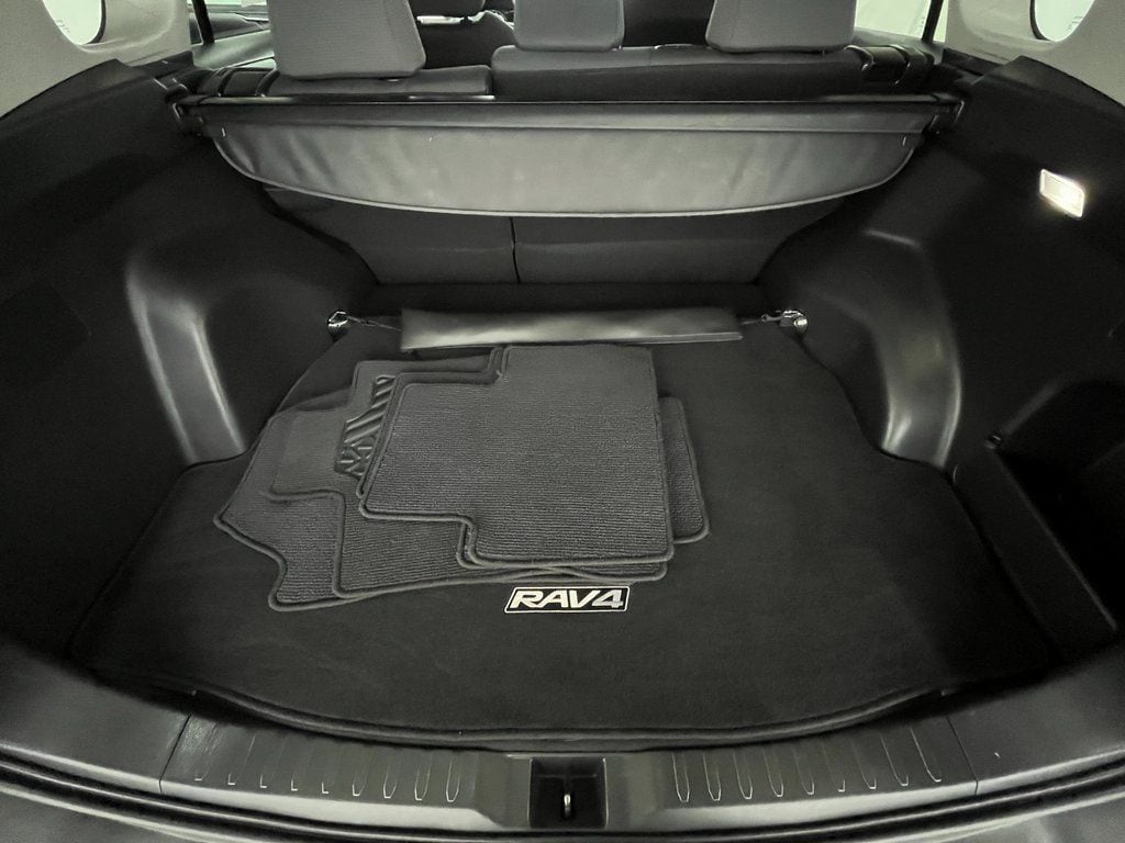 2024 Toyota RAV4 XLE - Photo 25