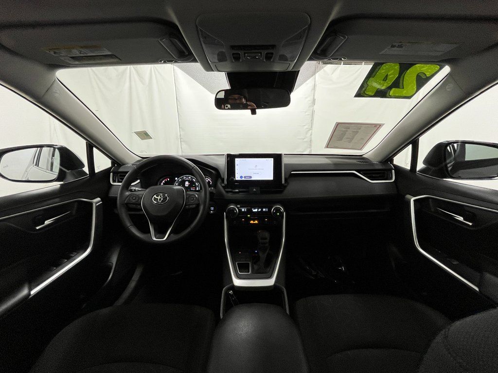 2024 Toyota RAV4 XLE - Photo 14