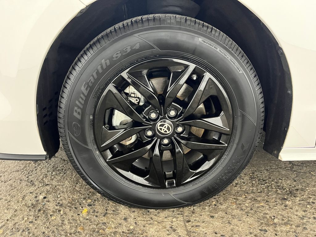 Certified 2024 Toyota Sienna LE Minivan/Van