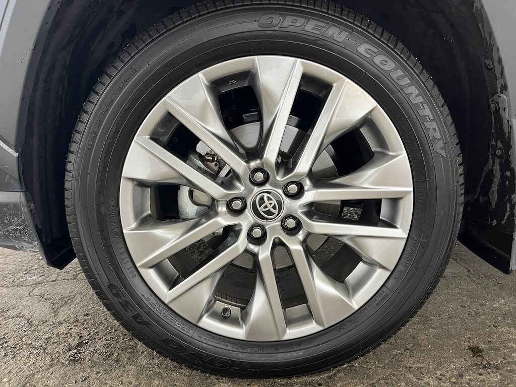 2024 Toyota RAV4 XLE Premium photo 3