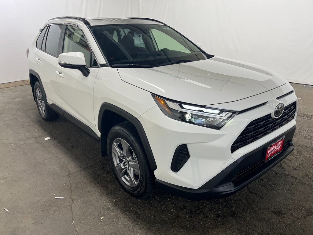 2025 Toyota RAV4 XLE's photo