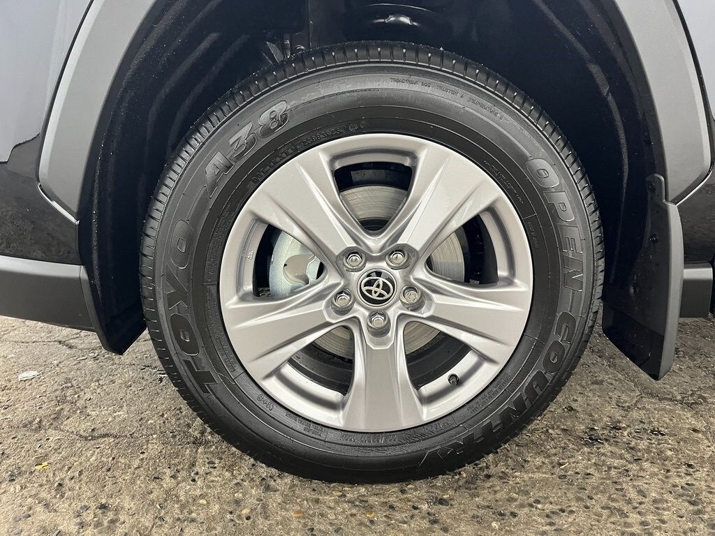 New 2025 Toyota RAV4 XLE XLE AWD SUV
