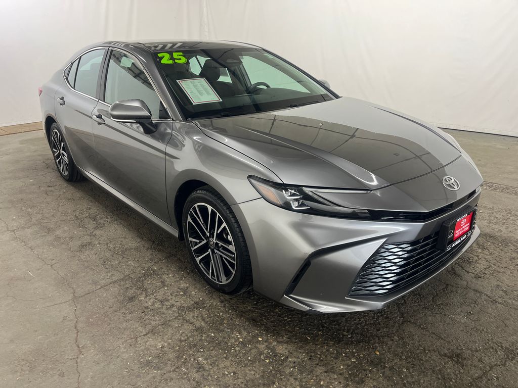 2025 Toyota Camry XLE Hybrid's photo