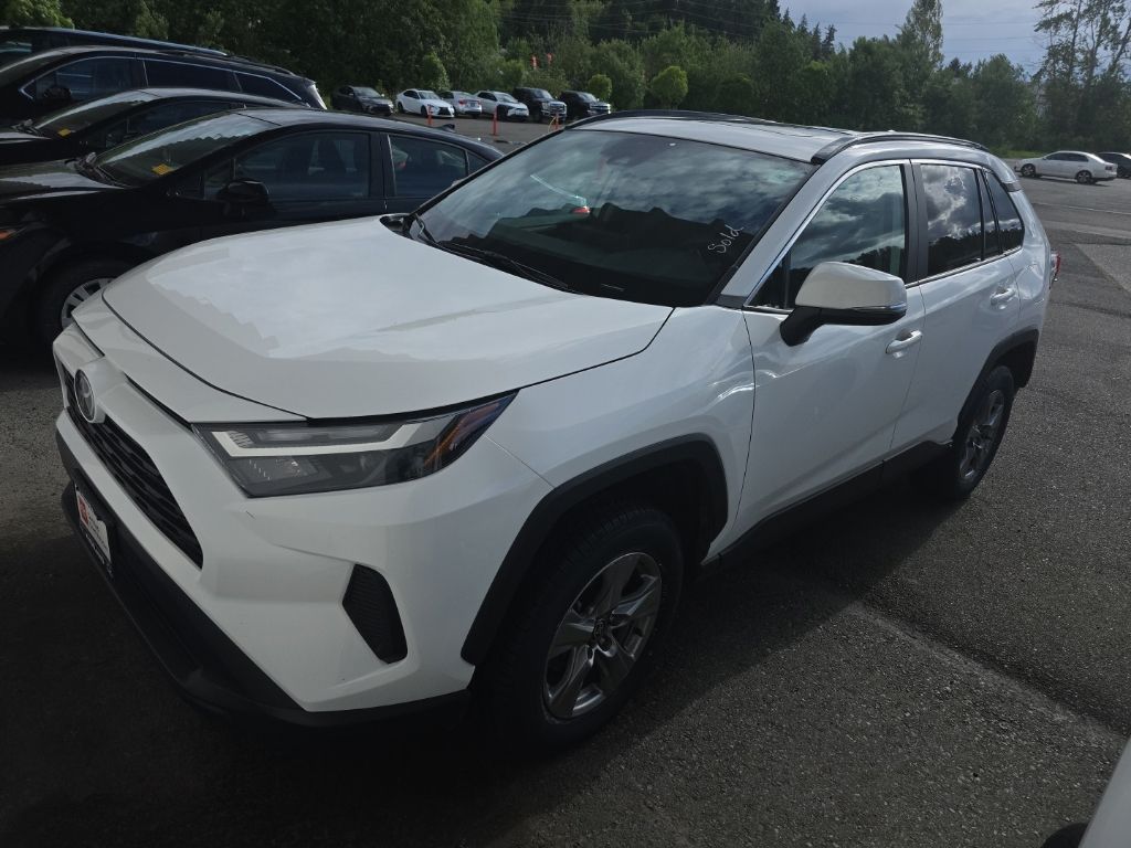 2024 Toyota RAV4 XLE AWD's photo