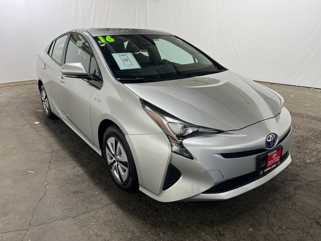 2016 Toyota Prius Four's photo