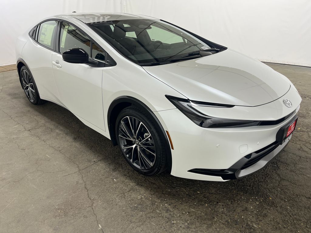 2026 Toyota Prius XLE FWD's photo