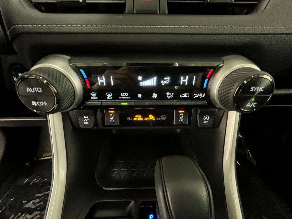 2024 Toyota RAV4 XLE - Photo 19