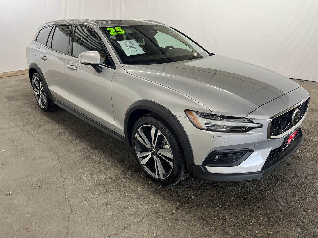 2025 Volvo V60 Cross Country B5 Plus AWD's photo