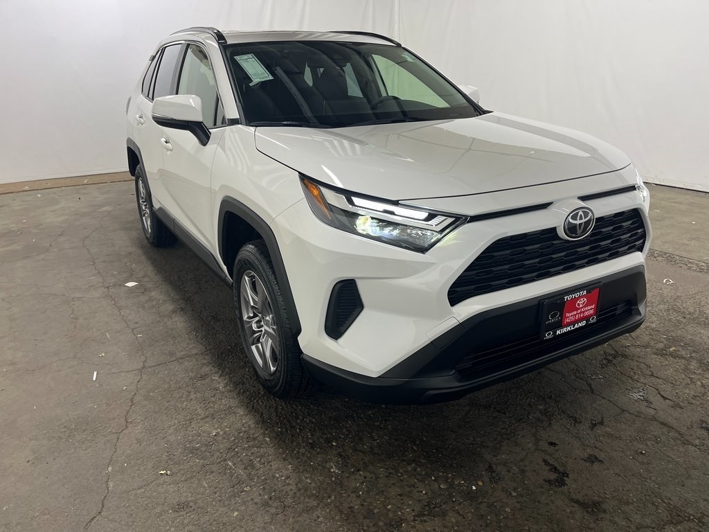 2025 Toyota RAV4 XLE's photo