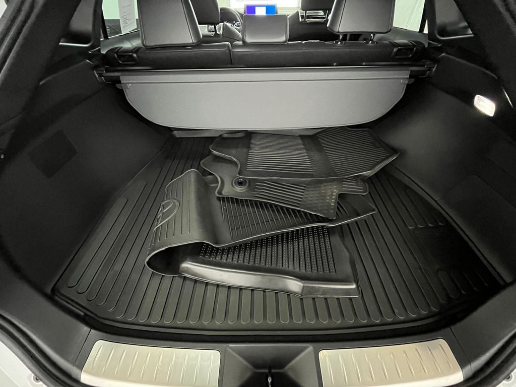 2024 Toyota Venza Nightshade - Photo 25