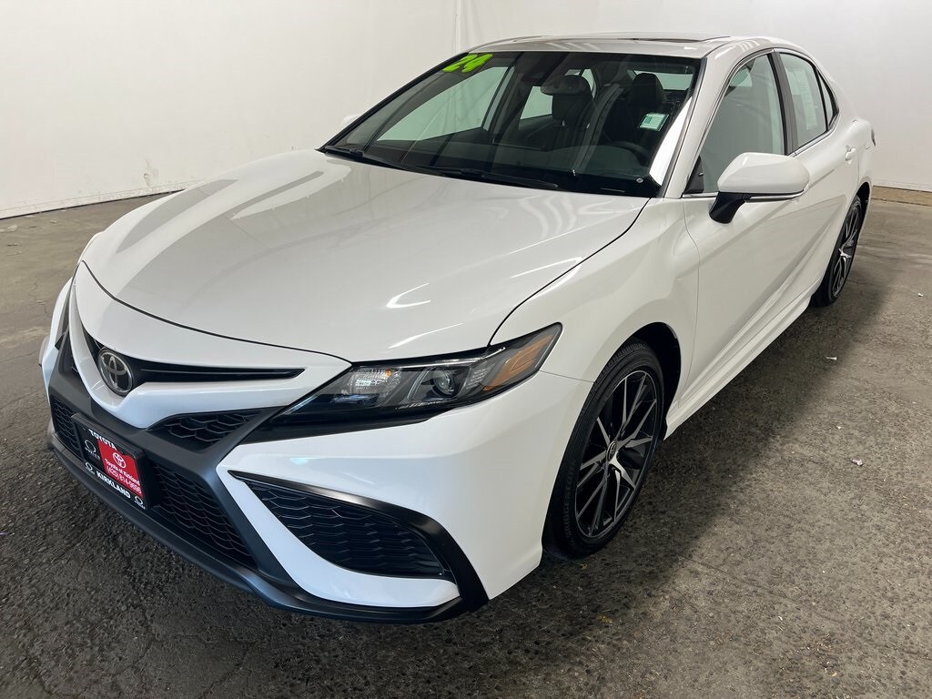 2024 Toyota Camry SE photo 3