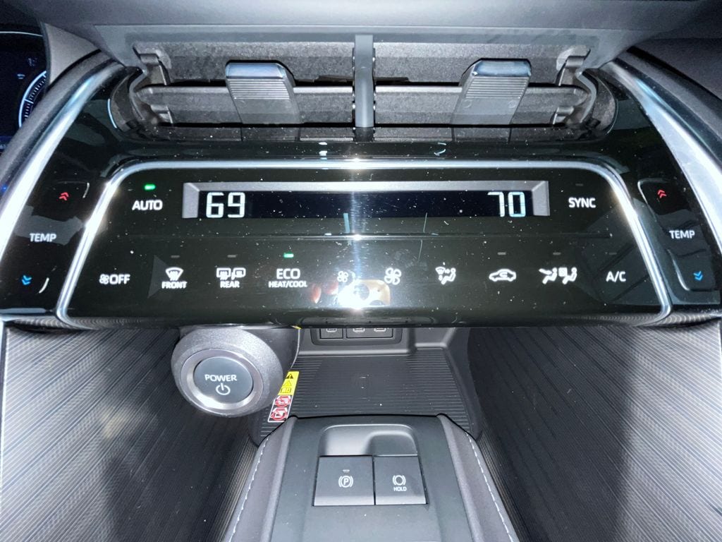 2024 Toyota Venza Nightshade - Photo 19