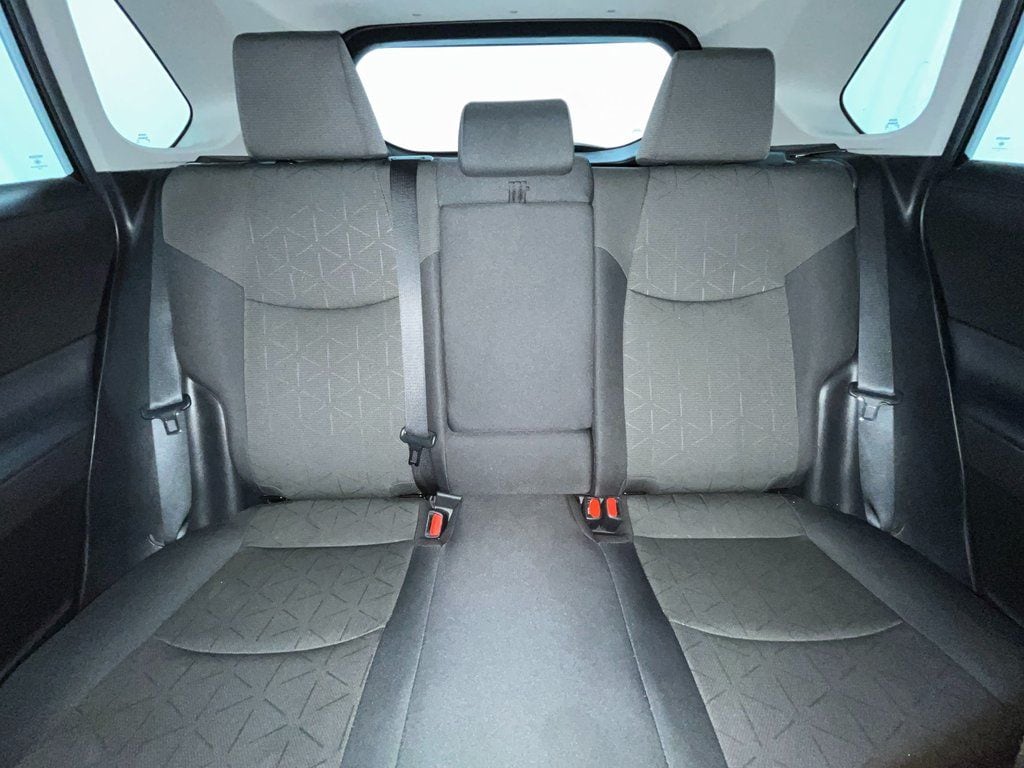 2024 Toyota RAV4 XLE - Photo 17